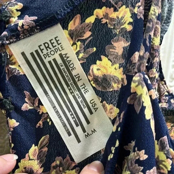 Free People Flowing Floral Tank Top – Open Back – Size M – Navy Blue - Picture 9 of 13